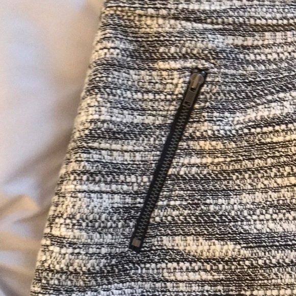 NWT LOFT Mini Skirt Zipper Front Pockets Size 2P - Picture 2 of 5